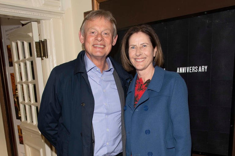 You are currently viewing Martin Clunes’ Wife Accident: What We Know, What’s Unverified